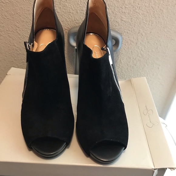 Black heeled shoe - Picture 4 of 5